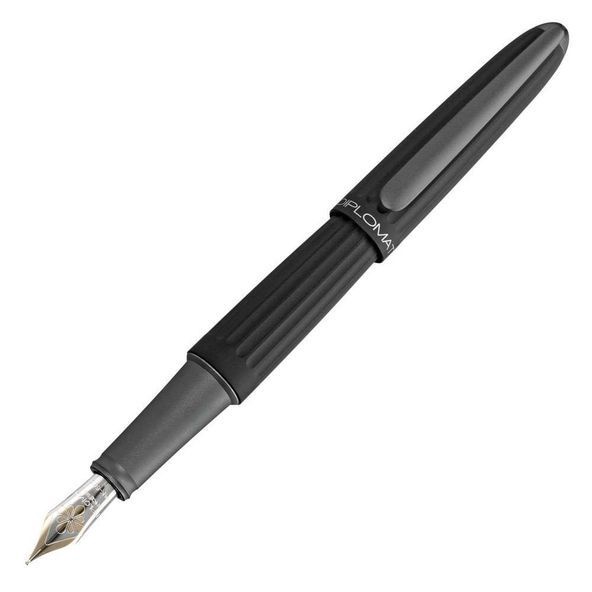 D40301015 Diplomat Aero 14ct Fountain Pen - Black