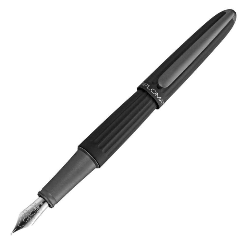 D40301025 Diplomat Aero Black Fountain Pen