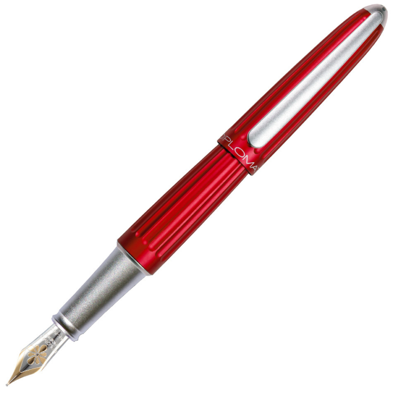 D40308015 Diplomat Aero 14ct Fountain Pen - Red